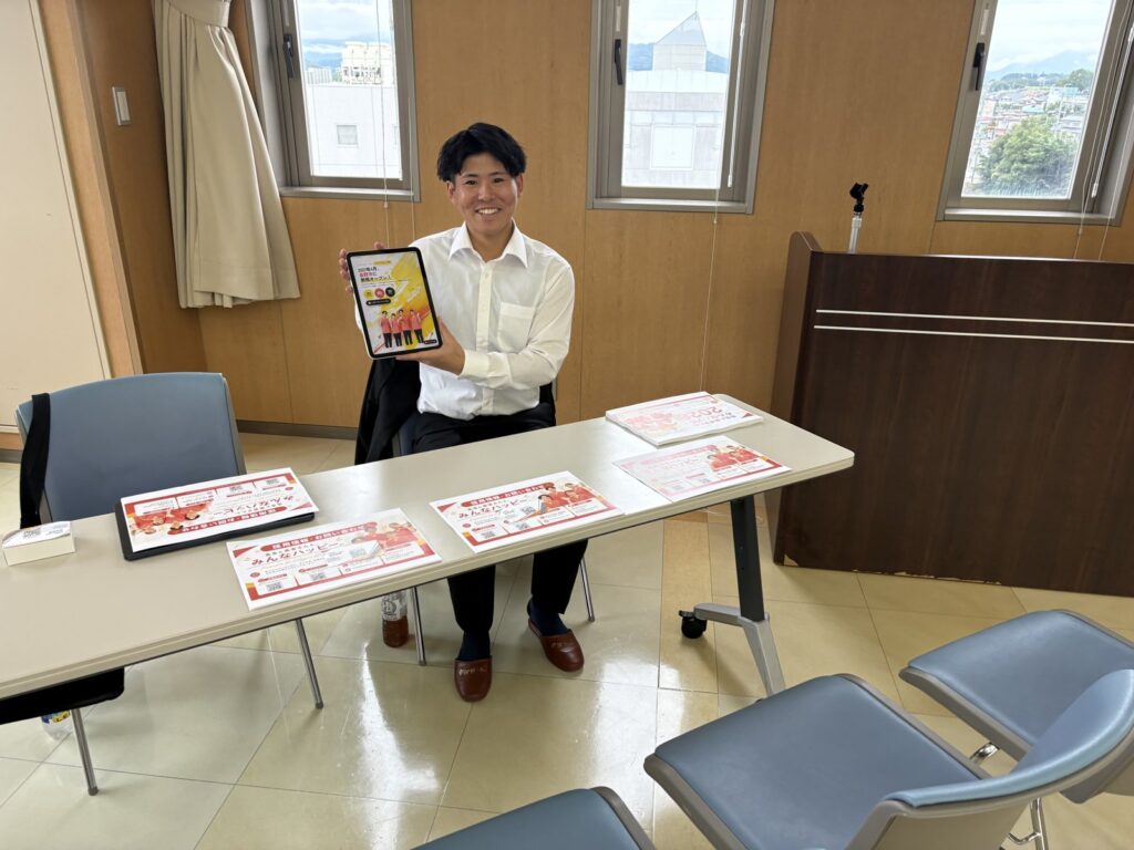 長野県の就職説明会でブースに座る上田骨盤整骨院の金子先生